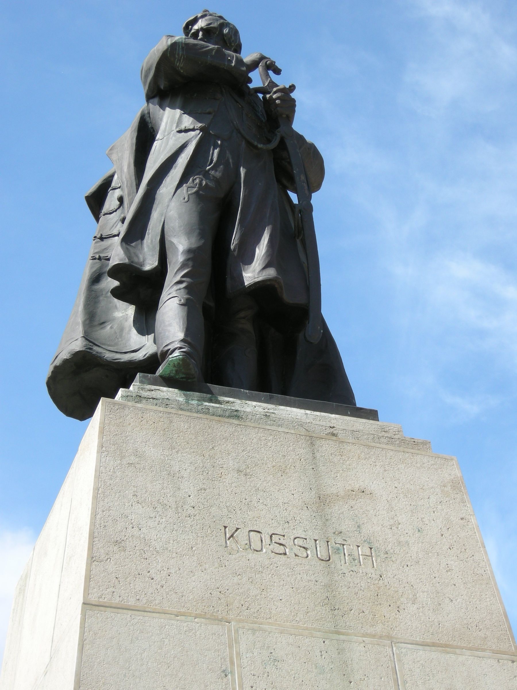 A Kossuth-szoborcsoport a debreceni Kossuth téren
